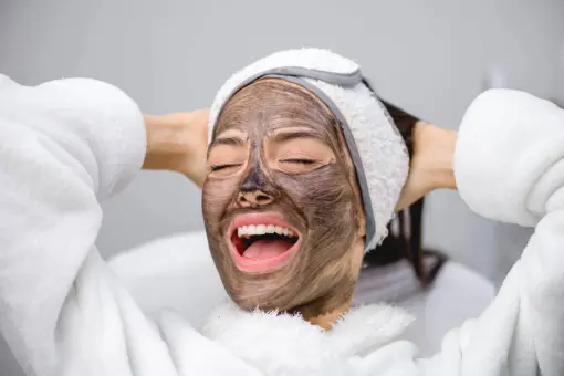Hollywood Peel — Carbon Laser Peel facial